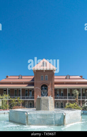 TUCSON, AZ/STATI UNITI D'America - 11 Aprile 2019: il vecchio principali sul campus della University of Arizona. Foto Stock