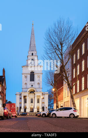 La Chiesa di Cristo Spitalfields da Brushfield Street, East End,Londra, Regno Unito Foto Stock