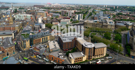 Arial vista di Liverpool city centre guardando ad ovest, Liverpool, Merseyside England, Regno Unito Foto Stock