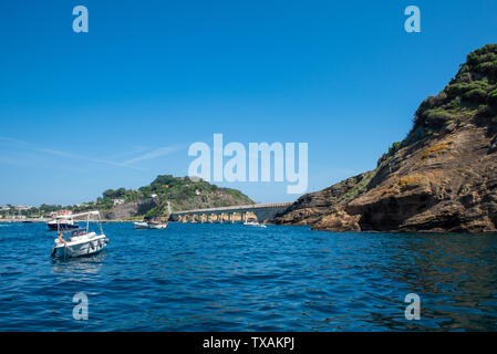 Procida, vivara estate mare da UNA COSTOLA Foto Stock