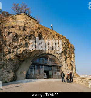 Budapest, NOV 11: entrata principale della famosa collina Gellért grotta il Nov 11, 2018 a Budapest, Ungheria Foto Stock