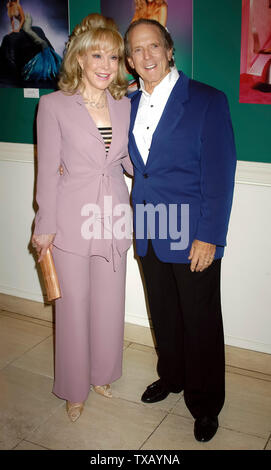 Barbara Eden & Harry Langdon a Harry Langdon è ritratto privato Foto Collezione Arte mostrare un beneficio al Beverly Hills Country Club a Los Angeles, CA. L'evento ha avuto luogo il mercoledì 21 maggio, 2003. Foto di: SBM / PictureLux - Riferimento File # 33790-3866SMBPLX Foto Stock