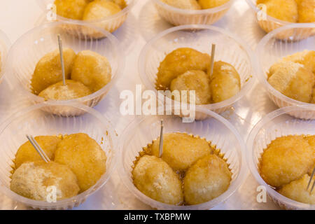 Close-up di tre cannoni per spuntini a Chengdu Sichuan, Cina Foto Stock