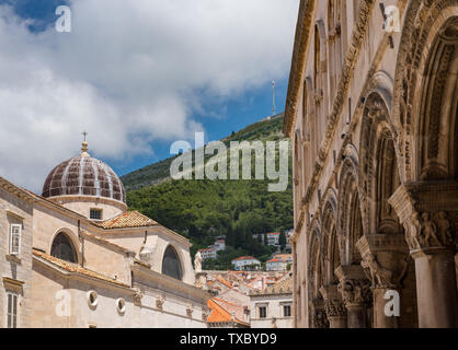 Dettagli del tetto di San Biagio Chiesa nel paese vecchio di Dubrovnik Foto Stock