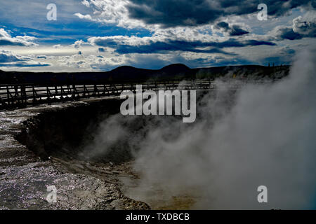 Grand Prismatic Spring come visto dal lungomare Foto Stock