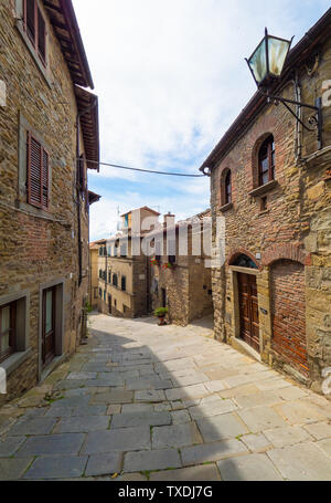 Cortona (Italia) - lo stupendo centro storico di epoca medievale e rinascimentale della città sulla collina, Regione Toscana, provincia di Arezzo, durante la primavera Foto Stock
