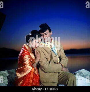 Bollywood indiana attrice attore Waheeda Rehman e Dev Anand, India, Asia, 1965 Foto Stock