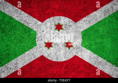 Burundi bandiera dipinta sul incrinato grunge muro di cemento Foto Stock