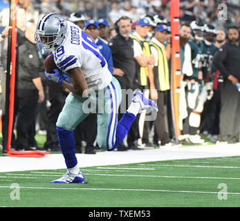Dallas Cowboys Amari Cooper fa un 27-cantiere fermo contro il Philadelphia Eagles durante il loro gioco di NFL AT&T Stadium di Arlington, Texas il 9 dicembre 2018. Foto di Ian Halperin/UPI Foto Stock
