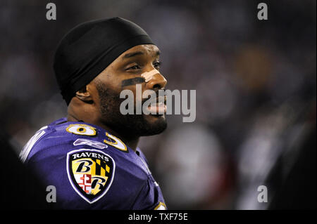 Baltimore Ravens wide receiver Derrick Mason orologi dal marginale come i corvi play Jacksonville Jaguars a M&T Bank Stadium di Baltimora su dicembre 28, 2008. (UPI foto/Kevin Dietsch) Foto Stock