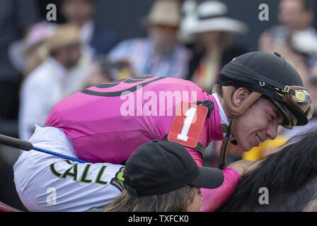 La guerra di volontà e Jockey Tyler Gaffalione vincitore di Preakness Stakes gara a Pimlico Race Course di Baltimora, Maryland il sabato 18 maggio, 2019. Foto di Tasos Katopodis/UPI Foto Stock