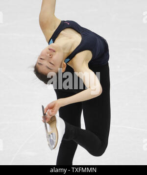 Yu-Na Kim della Repubblica di Corea pratiche per la sua breve programma al 2010 Olimpiadi invernali di Vancouver, Canada il 21 febbraio 2010. UPI/Brian Kersey Foto Stock