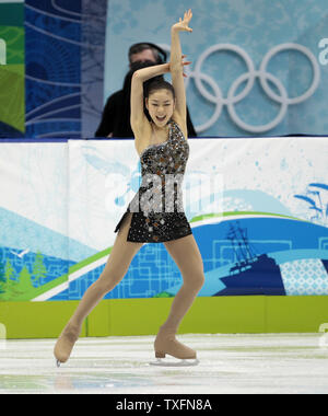 Kim Yu-Na della Repubblica di Corea pattini il suo programma a breve nella donna la figura della concorrenza a 2010 Olimpiadi invernali di Vancouver, Canada il 23 febbraio 2010. UPI/Brian Kersey Foto Stock