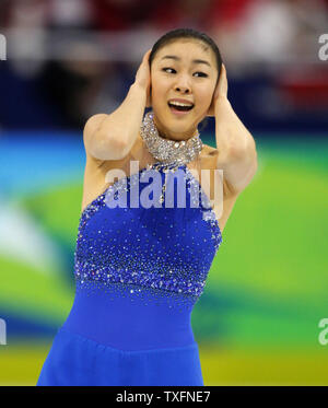 Kim Yu-Na della Repubblica di Corea reagisce dopo il suo breve programma in campo femminile di pattinaggio di figura la concorrenza a 2010 Olimpiadi invernali di Vancouver, Canada il 25 febbraio 2010. UPI/Brian Kersey Foto Stock