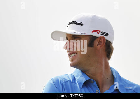 Dustin Johnson si erge il 9 e il raccordo a T nel corso del terzo round della 92ma campionato di PGA a Whistling Straits in Kohler, Wisconsin il 14 agosto 2010. UPI/Brian Kersey Foto Stock