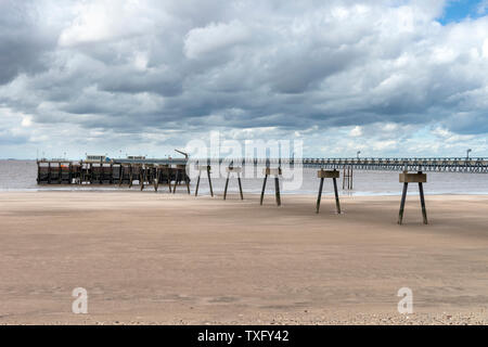 Il life boat staion jetty a disprezzare la testa Foto Stock