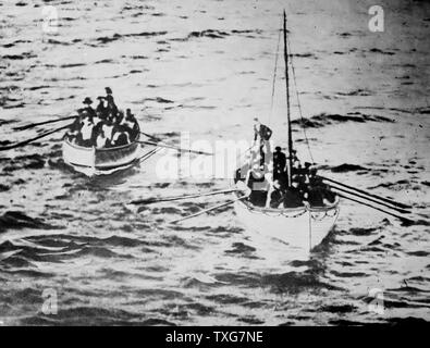 Perdita di stella bianca della linea Olympic-class RMS Titanic che ha colpito un iceberg del 12 aprile 1912 per il suo viaggio inaugurale da Southampton a New York. Titanic di imbarcazioni di salvataggio sul loro modo al Carpathia. Più di 1.500 vite perdute. Disaster Foto Stock