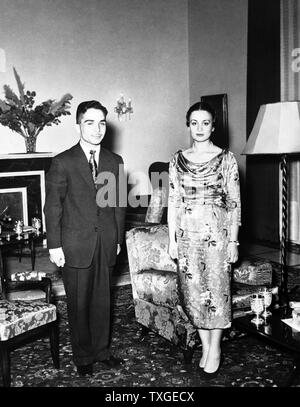 Pre-Wedding fotografia di Re Hussein di Giordania e la principessa Dina bint " Abdul-Hamid. Datato 1955 Foto Stock