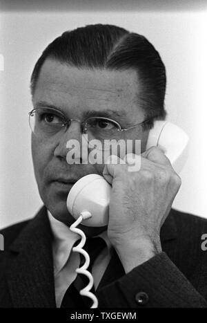 Robert Strange McNamara (1916 - 2009) Il segretario alla difesa degli Stati Uniti, dal 1961 al 1968 sotto la guida dei presidenti John Fitzgerald Kennedy e Lyndon B. Johnson Foto Stock