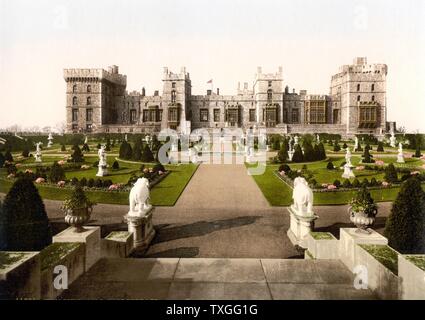 Oriente terrazza, Castello di Windsor in Inghilterra. Situato nel Berkshire, Windsor è una residenza reale e si distingue per la sua architettura e la sua lunga associazione con la famiglia reale. Più di 500 persone che vivono e lavorano qui. Foto Stock