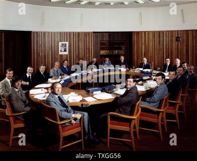 Il primo ministro Robert Muldoon sedie a 1981 Nuova Zelanda riunione del gabinetto Foto Stock