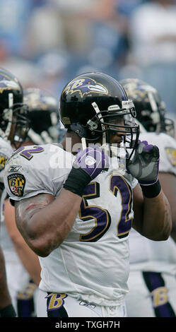 Baltimore Ravens linebacker Ray Lewis in azione contro i Tennessee Titans durante un'NFL Football gioco su Domenica, Settembre 18, 2005 presso il Colosseo a Nashville, TN. Finito di Lewis con un gioco di alta otto affronta in Baltimore 25-10 della perdita. (UPI foto/Billy Suratt) Foto Stock