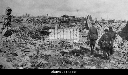 I soldati tedeschi nel villaggio di Monchy le Preux, ora una terra desolata. La Prima guerra mondiale 1915 Foto Stock