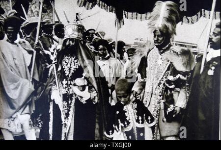 Stampa fotografica di Haile Selassie (1892-1975) Etiopia reggente, nelle vesti di coronamento. In data xx secolo Foto Stock