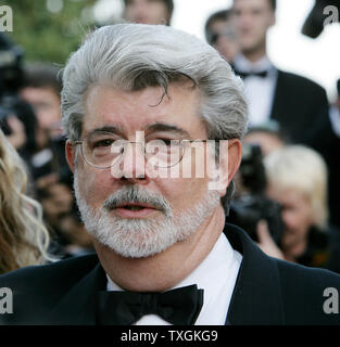 George Lucas in occasione del gala performance del nuovo film star wars " La vendetta dei Sith" al 58° festival del cinema di Cannes il 15 maggio 2005. (UPI foto/Hugo Philpott) Foto Stock