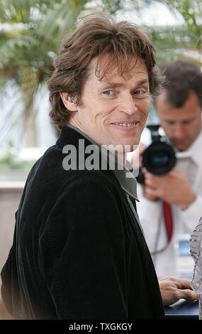 Willem Dafoe arriva al photocall del suo nuovo film 'Manderlay' alla 58a Cannes film festival il 16 aprile 2005. (UPI foto/Hugo Philpott) Foto Stock