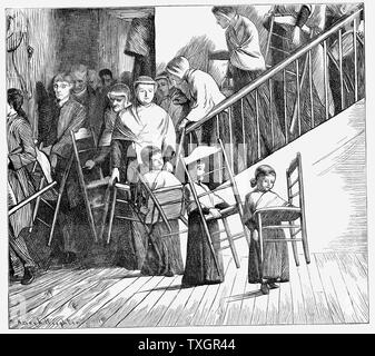 Shaker: i membri della comunità di andare a cena, portanti ciascuno la propria tipica, semplice sedia dello scuotitore. Monte Libano comunità, Libano molle, nello Stato di New York. 1870 Londra da 'La grafica' incisione su legno. Foto Stock