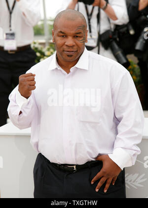 Boxer Mike Tyson arriva a un photocall per il James Toback film 'Tyson' durante la 61annuale di Cannes Film Festival di Cannes, Francia il 17 maggio 2008. (UPI foto/David Silpa) Foto Stock