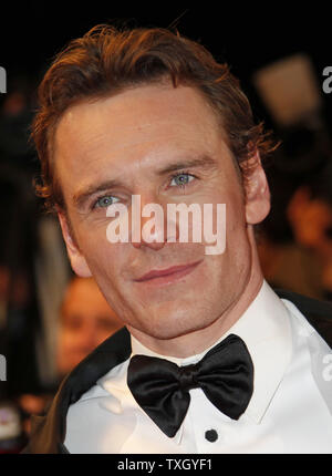 Attore Michael Fassbender arriva sul tappeto rosso prima di uno screening della British film 'pesce serbatoio" presso la sessantaduesima annuale di Cannes Film Festival di Cannes, Francia il 14 maggio 2009. (UPI foto/David Silpa) Foto Stock