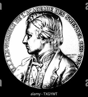 Urbain Jean Joseph Leverrier (1811-77) astronomo francese che calcola la posizione del pianeta Nettuno nel 1846. I calcoli hanno confermato mediante osservazione da Johann Gottfried Galle a Berlino. Complementare della medaglia commemorativa Foto Stock