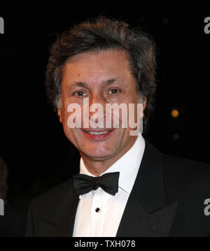 France Television presidente Patrick De Carolis arriva sul tappeto rosso prima di una proiezione del film 'assunzione di Woodstock" presso la sessantaduesima annuale di Cannes Film Festival di Cannes, Francia il 16 maggio 2009. (UPI foto/David Silpa) Foto Stock