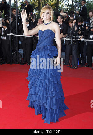 L'attrice francese e Principessa di Venezia e Piemonte Clotide Courau arriva sul tappeto rosso prima di una proiezione del film "cercando Eric' alla sessantaduesima annuale di Cannes Film Festival di Cannes, Francia il 18 maggio 2009. (UPI foto/David Silpa) Foto Stock