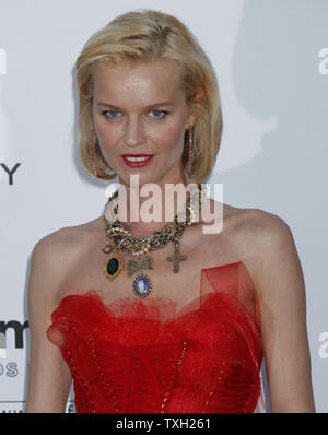 Il modello Eva Herzigova arriva all'amfAR Cinema contro l AIDS 2009 gala presso l'Hotel du Cap di Antibes, in Francia il 21 maggio 2009. L'evento, che si tiene ogni anno durante l'annuale Festival del Cinema di Cannes, raccoglie fondi per la ricerca sull'AIDS. (UPI foto/David Silpa) Foto Stock