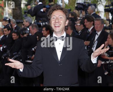 TV personality Stephane Bern arriva sul tappeto rosso prima di una proiezione del film "L'Imaginarium del dottore Parnassus' alla sessantaduesima annuale di Cannes Film Festival di Cannes, Francia il 22 maggio 2009. (UPI foto/David Silpa) Foto Stock