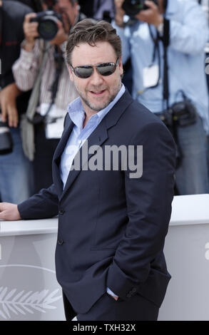 Russell Crowe arriva a un photocall per il film "Robin Hood' alla 63a edizione annuale internazionale di Cannes Film Festival di Cannes, Francia il 12 maggio 2010. UPI/David Silpa Foto Stock