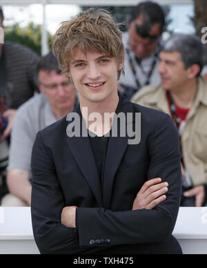 Niels Schneider arriva a un photocall per il film 'Les Amours Imaginaires' alla 63a edizione annuale internazionale di Cannes Film Festival di Cannes, Francia il 15 maggio 2010. UPI/David Silpa Foto Stock