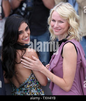 Liraz Charhi (L) e Naomi Watts arriva a un photocall per il film "Fair Game' alla 63a edizione annuale internazionale di Cannes Film Festival di Cannes, Francia il 20 maggio 2010. UPI/David Silpa Foto Stock