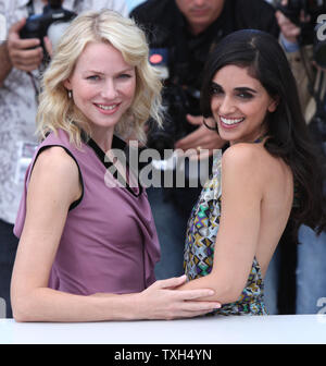 Naomi Watts (L) e Liraz Charhi arrivano a un photocall per il film "Fair Game' alla 63a edizione annuale internazionale di Cannes Film Festival di Cannes, Francia il 20 maggio 2010. UPI/David Silpa Foto Stock