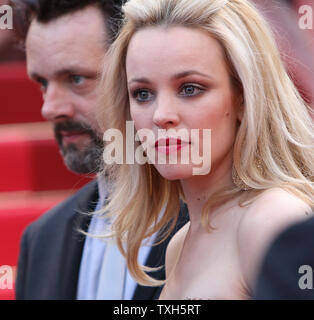 Rachel McAdams e Michael Sheen arrivano sul tappeto rosso prima della proiezione del film "bellezza dormiente' durante la 64a annuale internazionale di Cannes Film Festival di Cannes, Francia il 12 maggio 2011. UPI/David Silpa Foto Stock