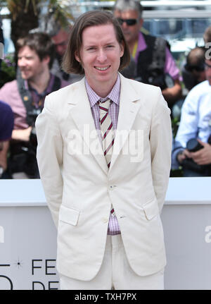 Wes Anderson arriva a un photocall per il film "oonrise unito" durante il sessantacinquesimo annuale internazionale di Cannes Film Festival di Cannes, Francia il 16 maggio 2012. UPI/David Silpa Foto Stock