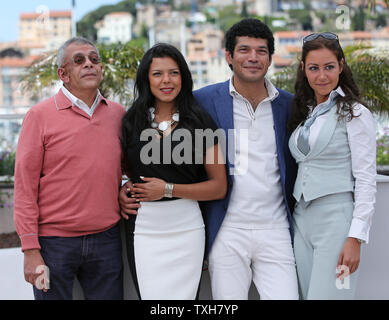 (Da l a r) Yousry Nasrallah, Nahed El Sebai, Bassem Samra e Menna Shalaby arrivano a un photocall per il film "Baad El Mawkeaa (dopo la battaglia)' durante il sessantacinquesimo annuale internazionale di Cannes Film Festival di Cannes, Francia il 17 maggio 2012. UPI/David Silpa Foto Stock