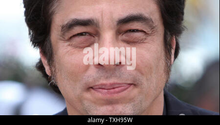 Benicio del Toro arriva a un photocall per il film "7 Dias en la Habana (7 giorni a L'Avana)' durante il sessantacinquesimo annuale internazionale di Cannes Film Festival di Cannes, Francia il 23 maggio 2012. UPI/David Silpa Foto Stock