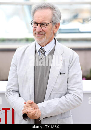 Presidente della giuria Steven Spielberg arriva alla giuria photocall durante la 66annuale internazionale di Cannes Film Festival di Cannes, Francia il 15 maggio 2013. UPI/David Silpa Foto Stock