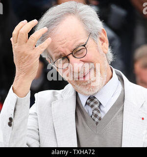 Presidente della giuria Steven Spielberg arriva alla giuria photocall durante la 66annuale internazionale di Cannes Film Festival di Cannes, Francia il 15 maggio 2013. UPI/David Silpa Foto Stock