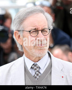 Presidente della giuria Steven Spielberg arriva alla giuria photocall durante la 66annuale internazionale di Cannes Film Festival di Cannes, Francia il 15 maggio 2013. UPI/David Silpa Foto Stock