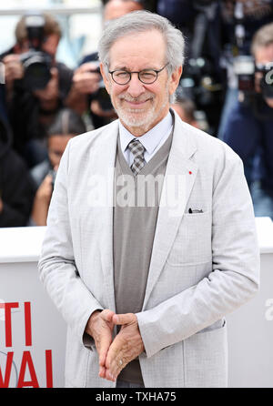 Presidente della giuria Steven Spielberg arriva alla giuria photocall durante la 66annuale internazionale di Cannes Film Festival di Cannes, Francia il 15 maggio 2013. UPI/David Silpa Foto Stock